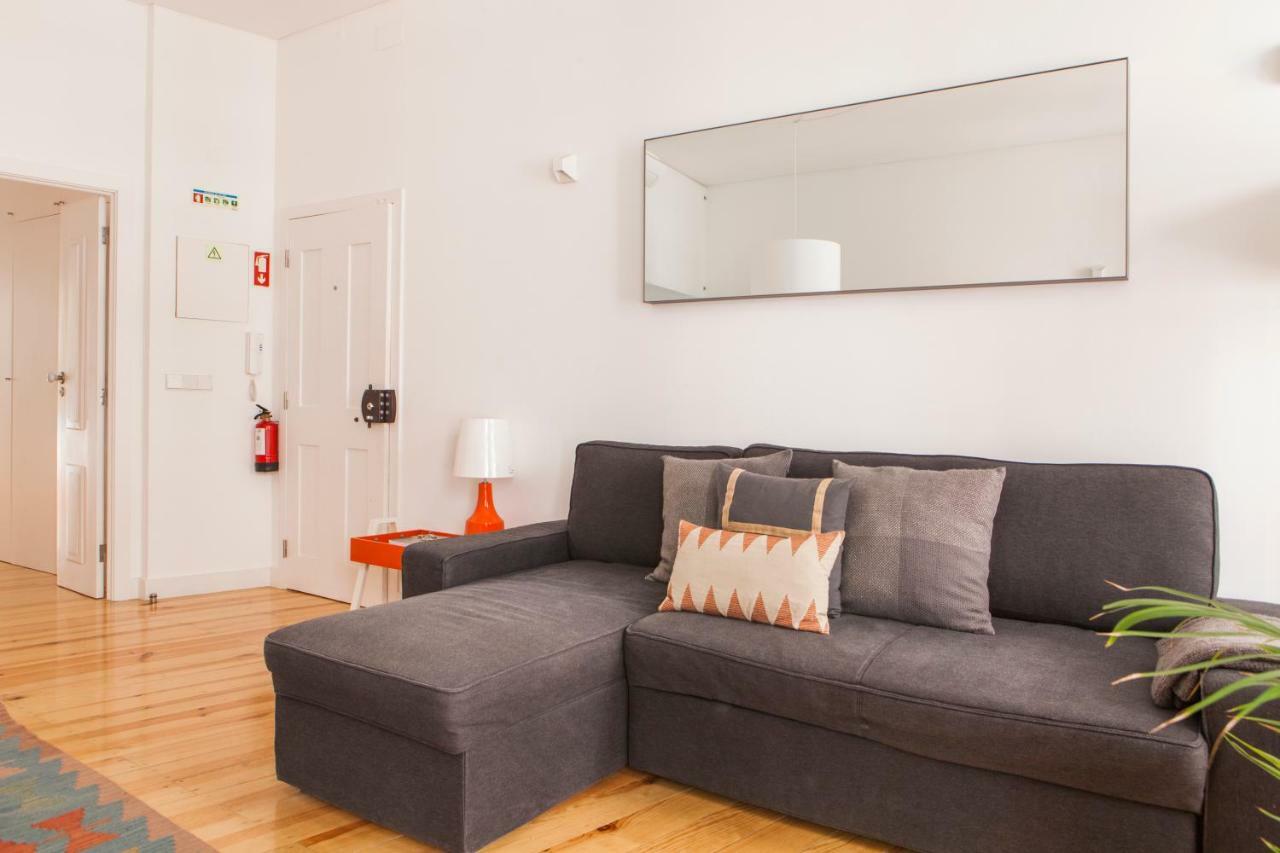 Cozy 1St Floor Flat Central Chiado District With Balconies And Ac 19Th Century Building Lisboa Exteriör bild